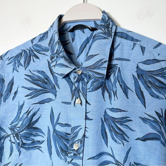 Travis Mathew Short Sleeve Button Up Shirt Medium Blue Tropical Leaf Print Golf - Picture 3 of 10